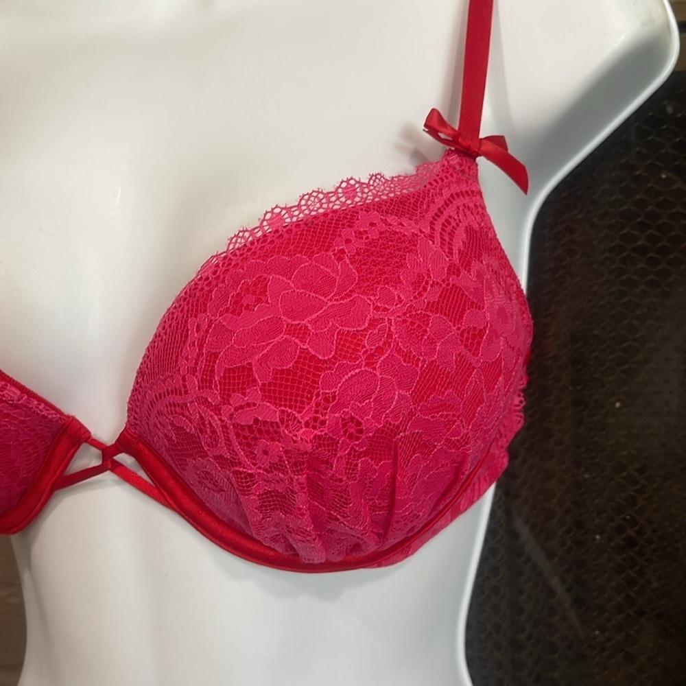 Victoria's Secret Miraculous Plunge Lace Raspberry Pink Push Up Bra 34C - Picture 2 of 5